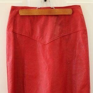 100% red leather high-waisted vintage skirt.